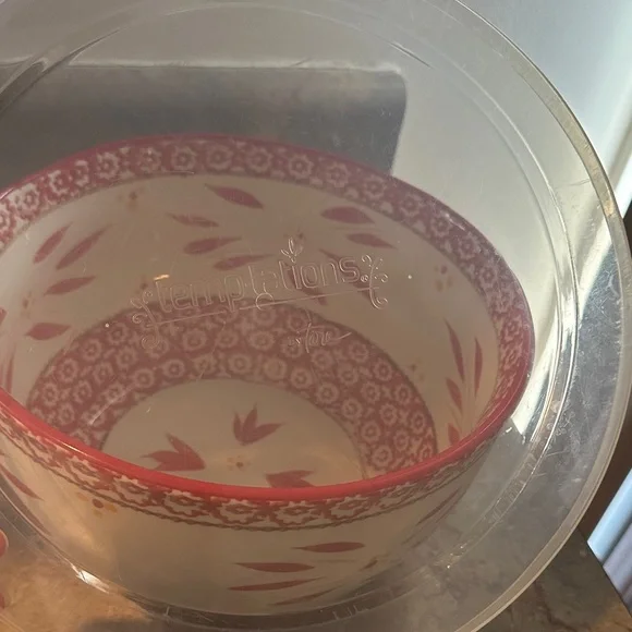 Temp-Tations Red and Cream Bowl with Lid - Picture 5 of 6